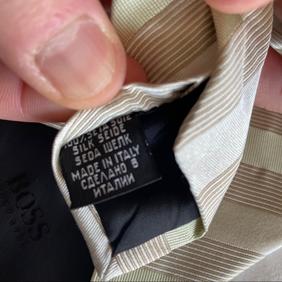 Hugo boss silk tie, cream and green stripe - Picture 6 of 7